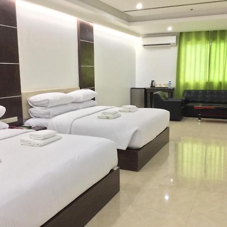 ยูเบนโก โกลบอล อีโคเทล Hotel ซัมบวงกา ภายนอก รูปภาพ