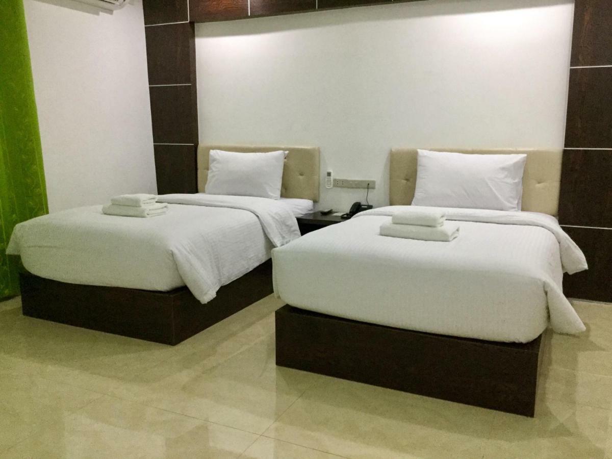 ยูเบนโก โกลบอล อีโคเทล Hotel ซัมบวงกา ภายนอก รูปภาพ