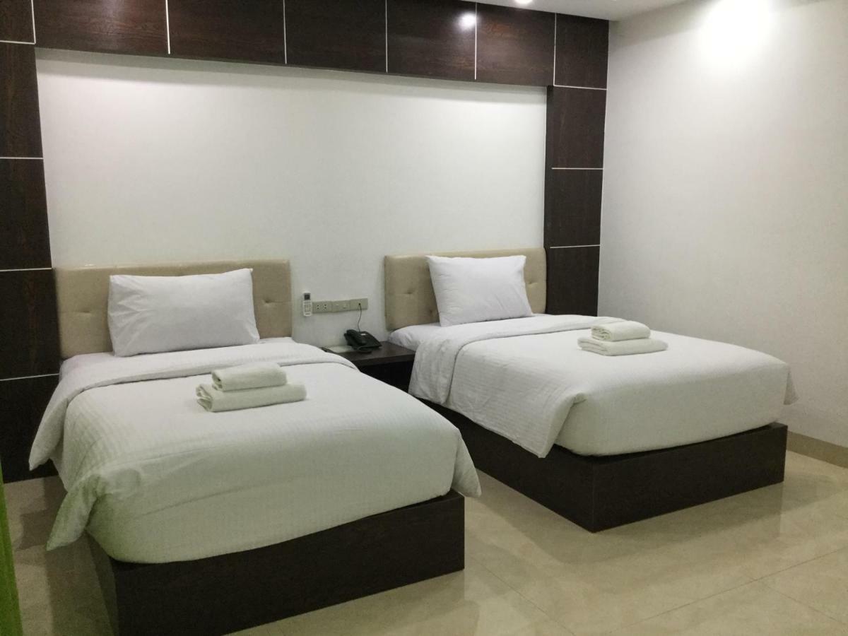 ยูเบนโก โกลบอล อีโคเทล Hotel ซัมบวงกา ภายนอก รูปภาพ