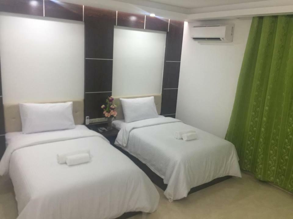 ยูเบนโก โกลบอล อีโคเทล Hotel ซัมบวงกา ภายนอก รูปภาพ