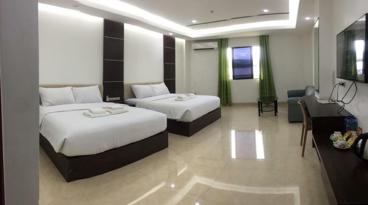 ยูเบนโก โกลบอล อีโคเทล Hotel ซัมบวงกา ภายนอก รูปภาพ